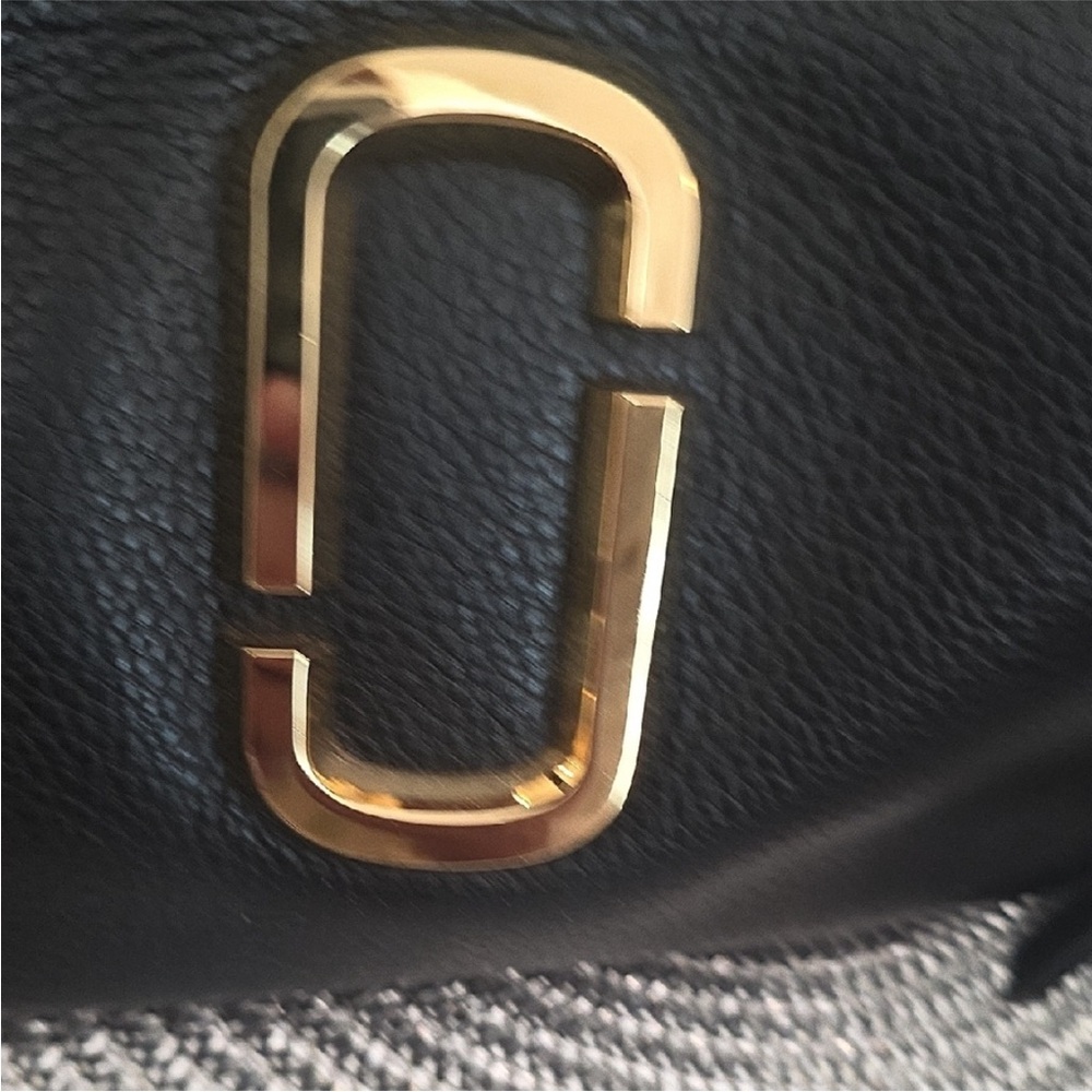 Marc Jacob’s Black Leather Crossbody Bag - Picture 2 of 15